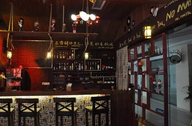 酒馆老板娘图片 a3a4a40748833437619.jpg