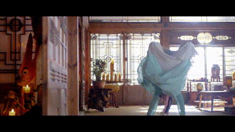 别的女主防身靠剑术,绣花针啊,阿部直接简单粗暴:板砖在手,天下我有.