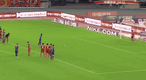 上海上港首发:1-颜骏凌;23-傅欢,13-魏震(u23),28-贺惯,4-王燊超;21