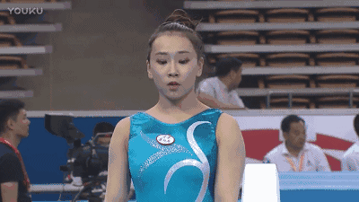 是个五官很标志的妹子