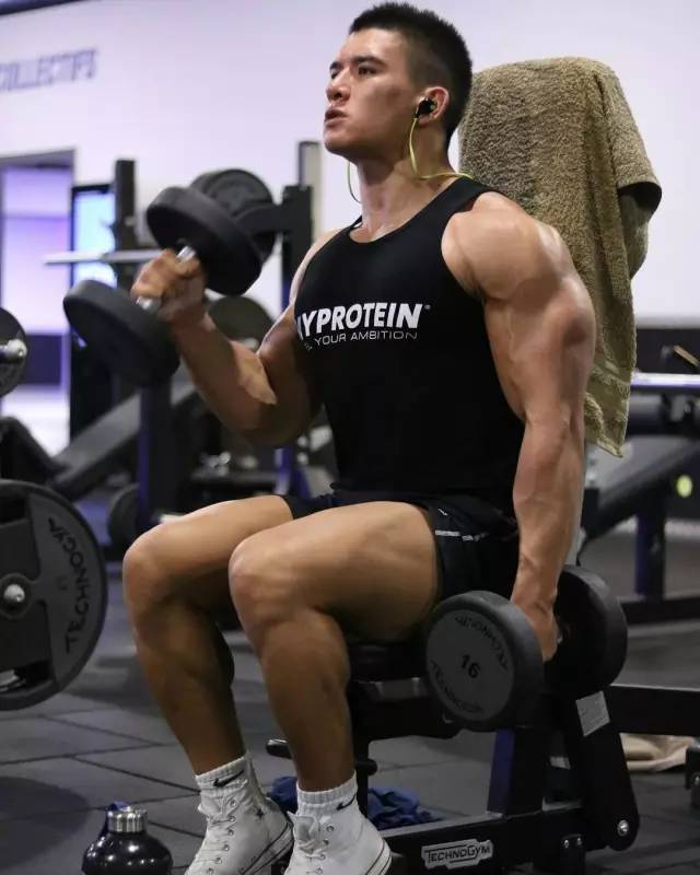 普通人健身多久变肌肉男 a2fry80979816594852.jpeg