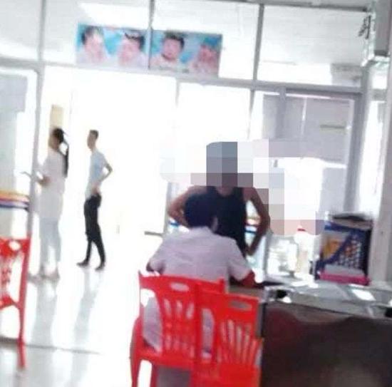 据乐东县人民医院宣传科在微信公号中发文称,2017年9月23日中午,一名男子挽着一位面色苍白、表情痛苦的女性来到海南省乐东县人民医院,男子大喊“医生,快来!”,医院的医护人员纷纷赶来。乐东县人民医院妇产科指导主任陈玉兰称,通过询问病史得知患者怀孕一个多月了,陈玉兰怀疑患者因宫外孕破裂出血并处于休克状态。后通过彩超检查得知:附件区包块考虑宫外孕,肝肾间隙积液。
