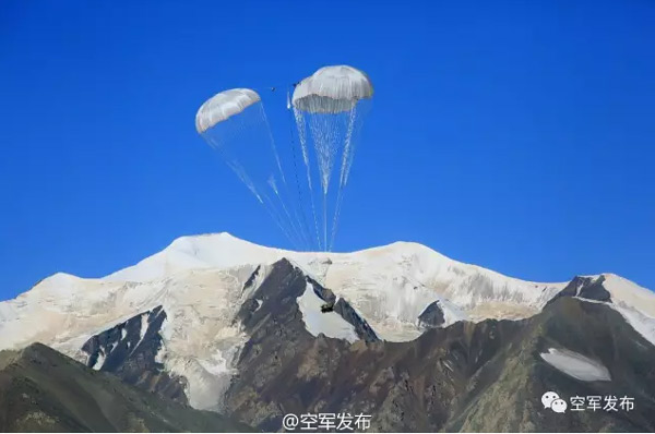 空降兵高原训练。方超 摄