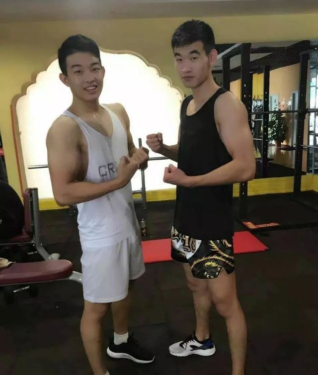 怎么样可以练出体育生的身材 a48xqe8953897245657.jpeg
