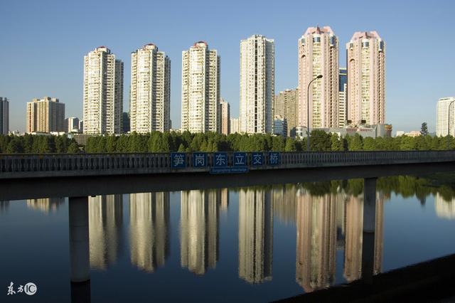 人口都往城市_城市车来车往图片(2)