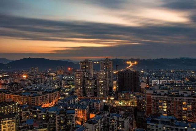 2017乐山gdp_乐山大佛(3)