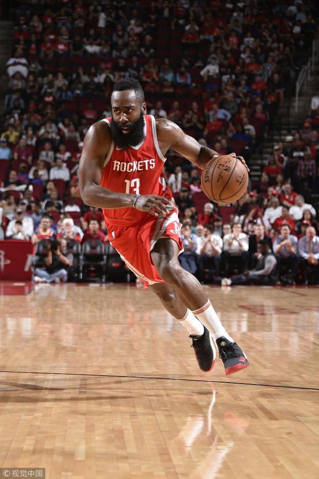 组图:火箭胜奇才 哈登后撤步跳投沃尔强行上篮