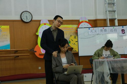 王茂蕾饰演爸爸 龙月饰演妈妈