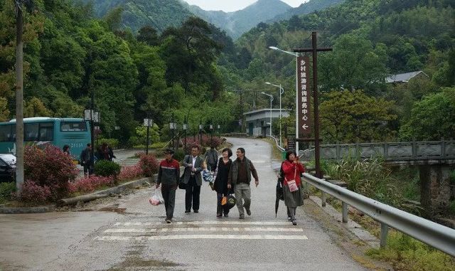 铅山人口净流出_彩铅山水画图片(2)