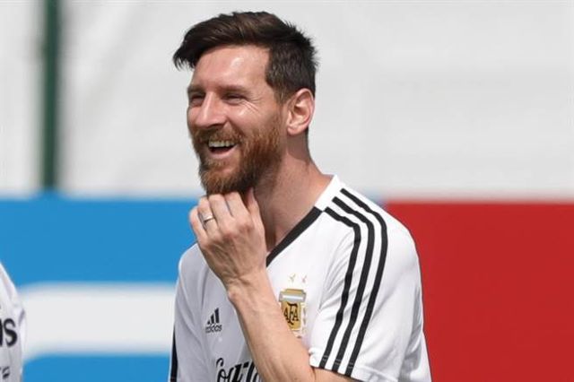 阿根廷全队为他庆生破内讧谣言 梅西发誓不拿