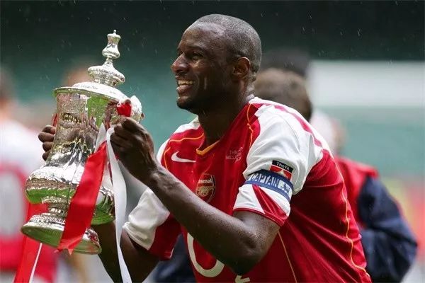 【传闻】乌姆蒂蒂续约巴萨5年,曼联首签只差体