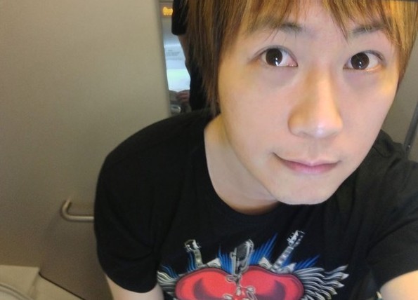 五月天红14年如平民 主唱阿信盐水鸡吃2天,最爱泡面加蛋(组图)