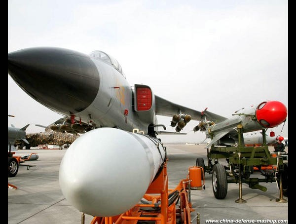 资料图:解放军展示歼轰-7a攻击机强大挂载能力.