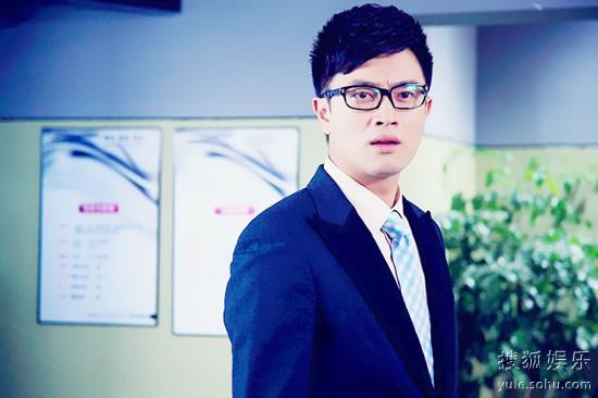 剧情进展到现在,青年戏骨蒋毅所演绎的凤凰男"陈笑飞"个性越显鲜明