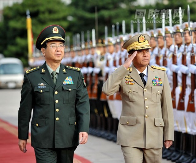 10月14日,中央军委委员,总参谋长房峰辉上将今天下午在八一大楼与来访