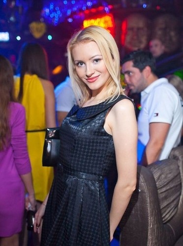 俄罗斯女白领的夜生活:性感打扮找对象(组图)