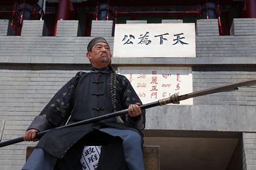 《打狗棍》年度跨度大 巍子不怕扮老怕裝嫩