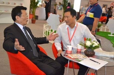 中国肉类协会会长李水龙到众品展位视察指导工作