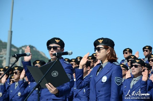 高清 101名韩国观光警察正式上岗帅气美丽引人注目 组图 新闻频道 手机搜狐