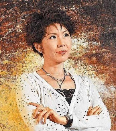 关菊英与同性密友周利伟(willy)关系曝光后表现大方,她坦言对周利伟有