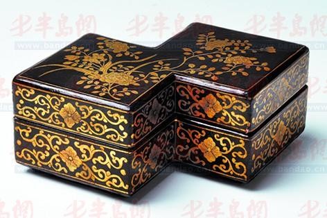 收藏家李经泽向市博捐赠清代漆盒(图)