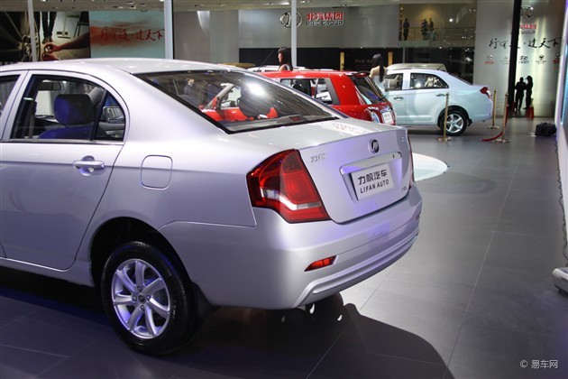 59 外观方面,力帆630作为力帆620的换代车型,对外观进行了新的设计