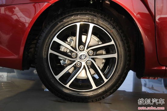 实拍新款奔腾b50