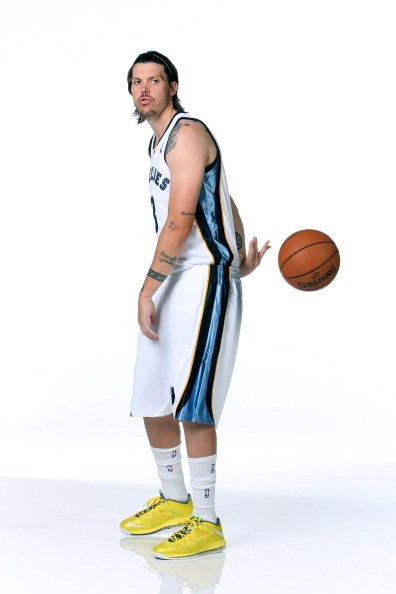 组图:灰熊媒体日老米勒乐开怀 黑白双熊比帅气