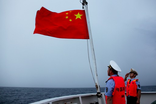 祖国在我心中—中国海警执法船编队举行升国旗仪式(组图)