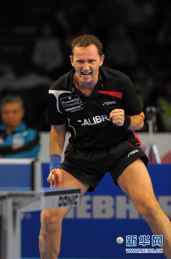 乒乓球世界杯第一阶段小组赛中,主场作战的比利时老将塞弗以0比4不敌