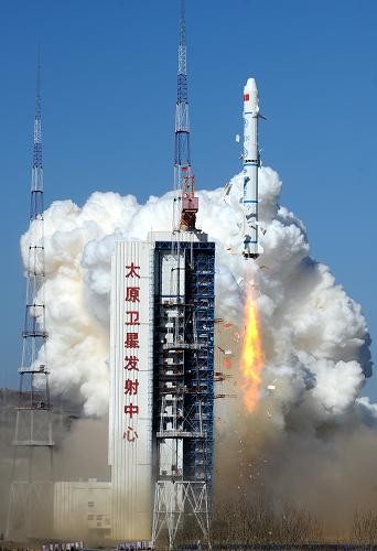10月29日,搭载遥感卫星十八号的运载火箭在太原卫星发射中心点火发射