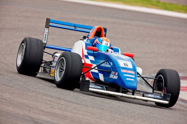 青年冠军方程式征战澳门 袁波包金龙踏上东望洋