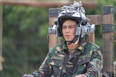 李飞饰演的林国良参与特种训练