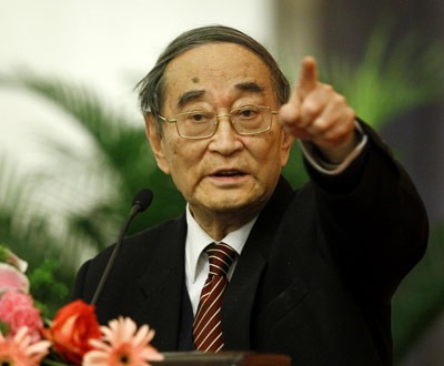 2012年1月13日,厉以宁在作题为"社会信用和企业发展"的报告.