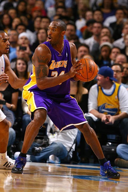 nba图:湖人vs掘金 科比背身单打