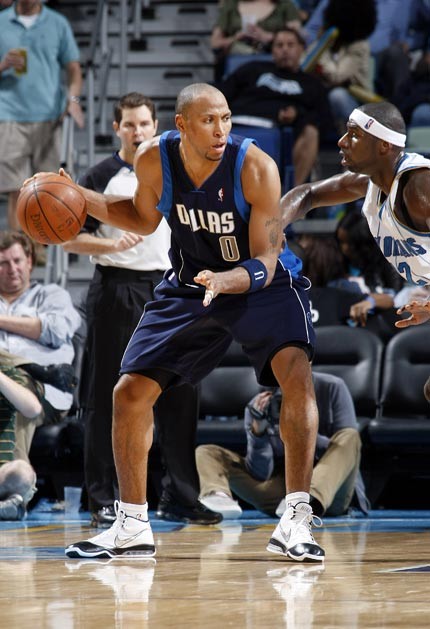 nba图:小牛vs黄蜂 马里昂背身单打