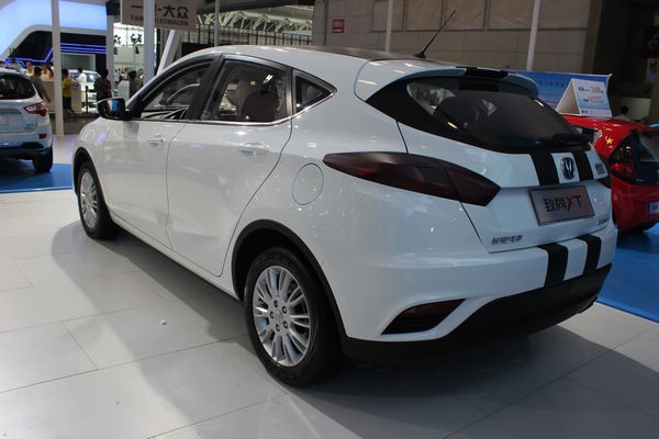 "自主小钢炮 初露锋芒" 实拍:长安致尚xt