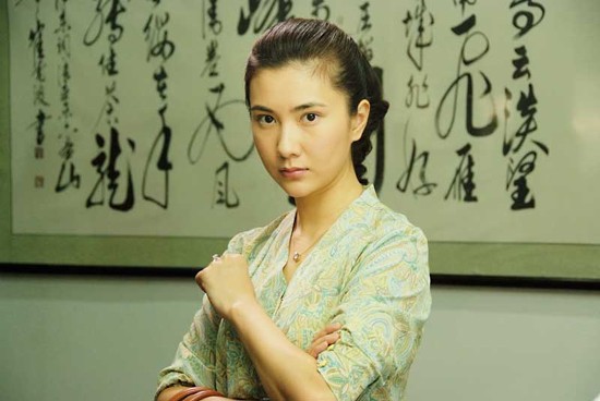 广东茂名滨海新区管委会副主任高莉向记者介绍冼太夫人故里情况.