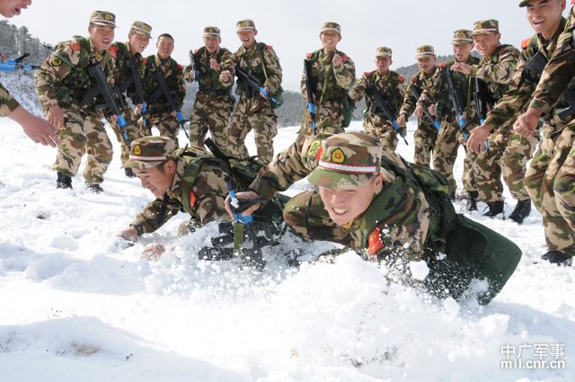 武警某部冰天雪地大练兵(组图)