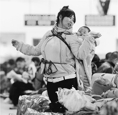 春运大幕未启 务工人员早返乡(图)