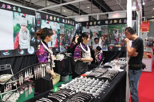 【高清组图】记者带你逛"广博" 衣食住行应有尽有 (责编:何远航,冯芸
