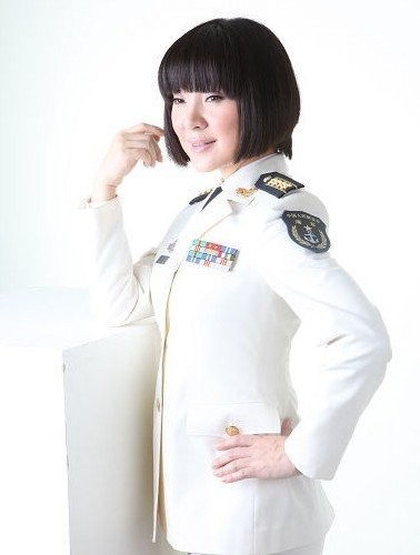 歌手陈红:大校军衔是个高起点 儿子已经9岁(组图)