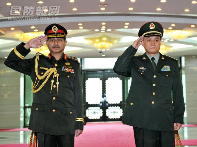 侯树森与孟加拉国陆军参谋长举行会谈(图)