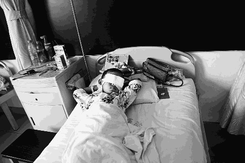 被挖眼男童:妈妈 天为什么一直是黑的