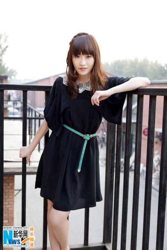 秦海璐妹妹秦子涵秋日写真曝光 示范文艺小清新(组图)