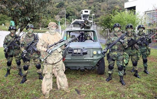 台军特种部队举行战术演练及装备展示(1)(组图)