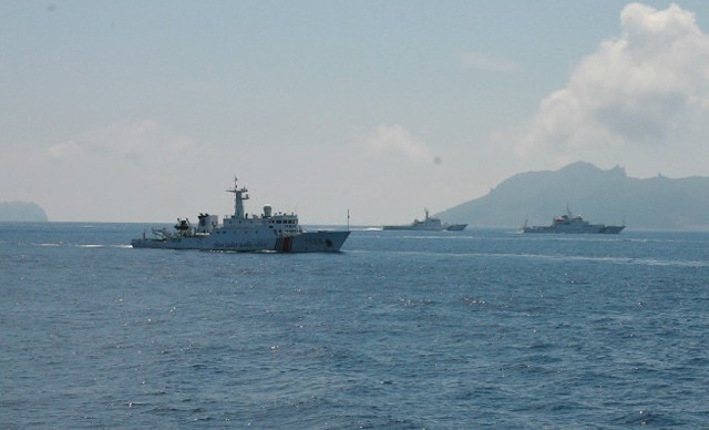 高清:中國海警7艘艦船編隊巡航釣魚島 被日本艦船跟蹤(組圖)