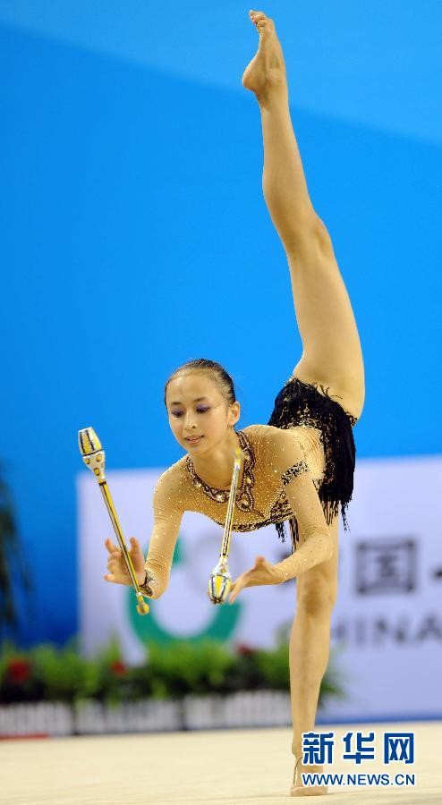 9月10日,河北队选手杨玉清在棒操比赛中.