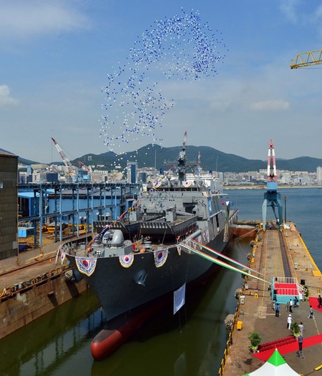当地时间9月11日,韩国海军新一代登陆舰"天王峰舰"在釜山举行下水仪式