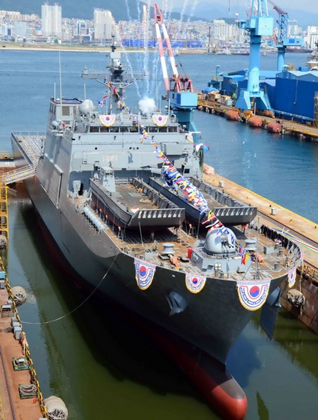 当地时间9月11日,韩国海军新一代登陆舰"天王峰舰"在釜山举行下水仪式